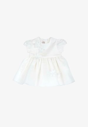 Robe blanche à manches courtes bouffantes, encolure ronde et accents en tissu fleuri, avec une jupe plissée et un tissu à texture lisse.