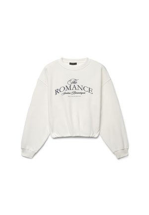 Weißes Crop-Sweatshirt mit langen Ärmeln und schwarzem Text "The Romance Jardins Romantiques" auf der vorderen Mitte gedruckt.
