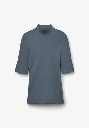 Ciemnoszary prążkowany krótki rękaw z półgolfem, przedstawiony na płasko na białym tle.