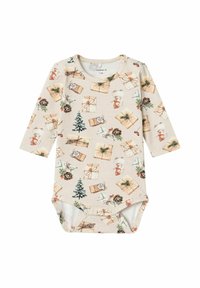 Långärmad babybodysuit i beige med ett tryckt mönster av presenter, granar och snögubbar, med tryckknappar i botten.