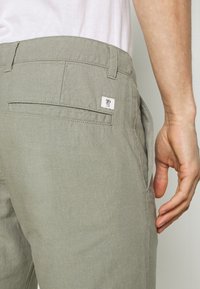 TOM TAILOR DENIM Šortky - olive