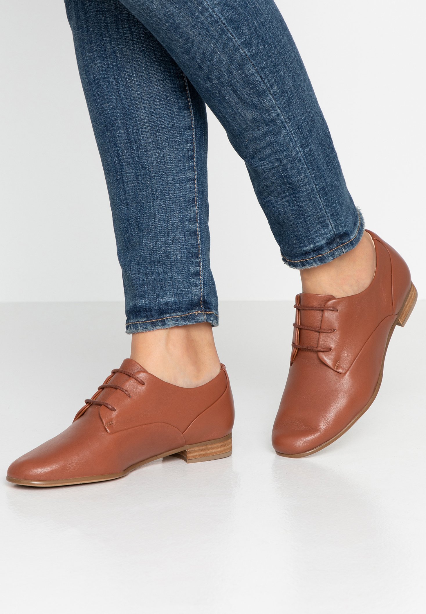 clarks pure mist