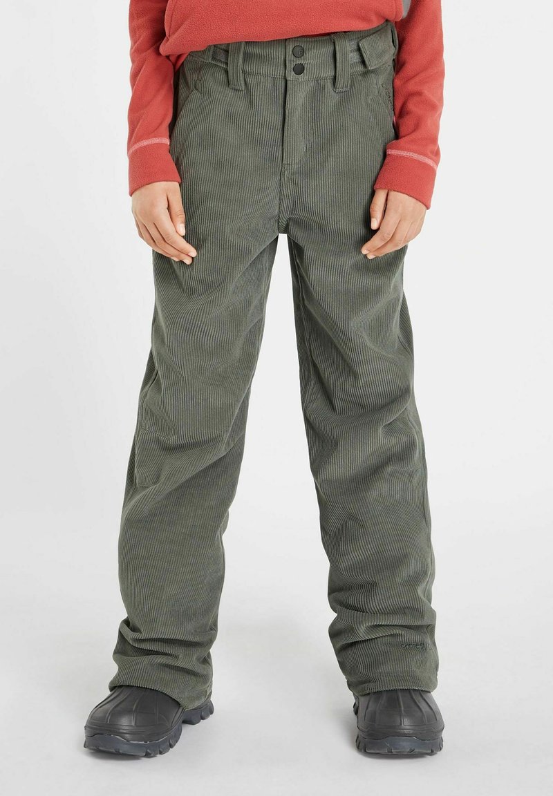 Pantaloni di velluto a coste verdi con taglio dritto, dotati di doppi bottoni anteriori e tasche, abbinati a calzature in gomma nere.