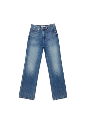 Jean en denim bleu à jambes larges avec une finition délavée, cinq poches, couture visible, fermeture à boutons et à glissière, et coupe droite.