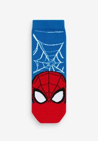 Blauwe sok met een rood Spiderman-gezicht met witte ogen, zwarte accenten en een wit spinnenwebpatroon boven het ontwerp, gemaakt van zachte materialen.
