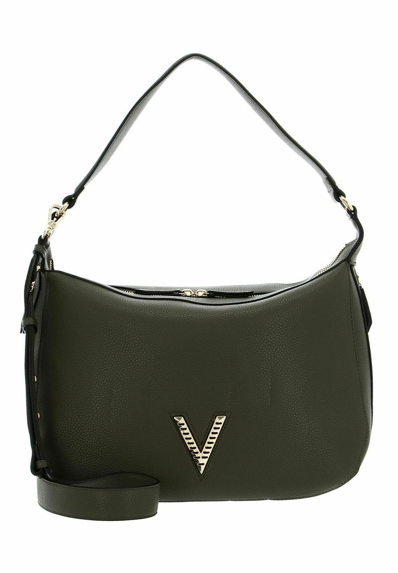 Borsa a mano verde in pelle con superficie testurizzata, forma curva, accessori in oro e un accentuato motivo a V sul davanti. Include una tracolla.