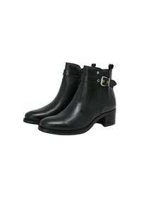 Stivaletti alla caviglia in pelle nera con tacco a blocco, fibbie laterali e una texture liscia. Progettati con una silhouette affusolata e cuciture minime.