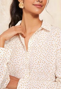 Friends Like These Blus - black white