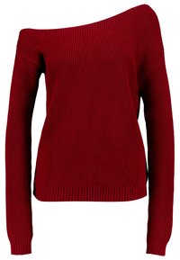 Maglione rosso lavorato a maglia con un design off-shoulder, maniche lunghe, texture a coste e orlo dritto. Il tessuto sembra morbido ed elastico.