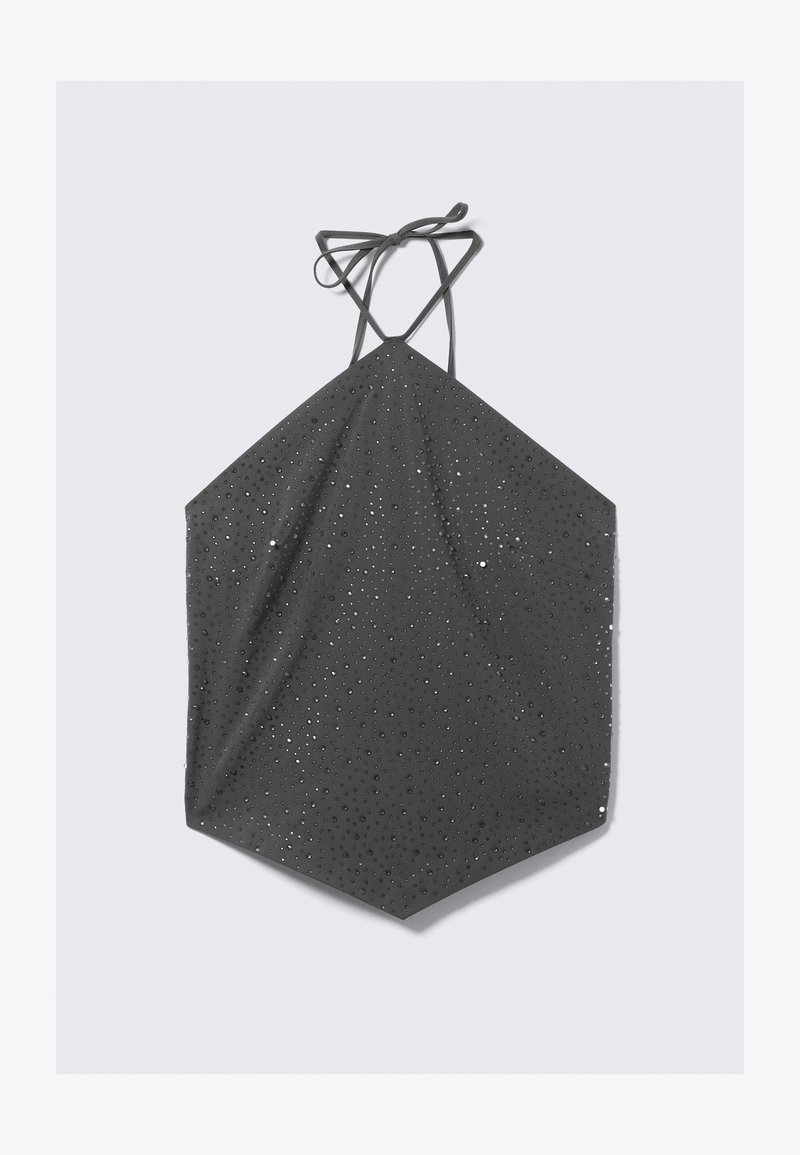 Haut halter gris en forme hexagonale, avec une surface texturée ornée de petits détails réfléchissants et de fines sangles croisées.