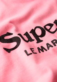 Superdry & Co VENUE - Camiseta estampada - punk pink