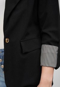 Cloud 5ive MIT TURN-UP ÄRMEL UND STREIFENDETAILS - Bleiser - black