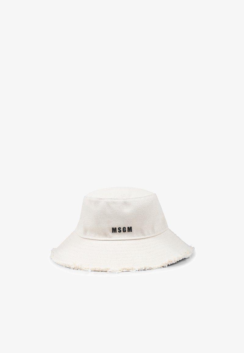 Cappello a secchiello in denim bianco con orlo sfrangiato, caratterizzato da un logo ricamato nero sul davanti. Tessuto morbido e design ampio e svasato.