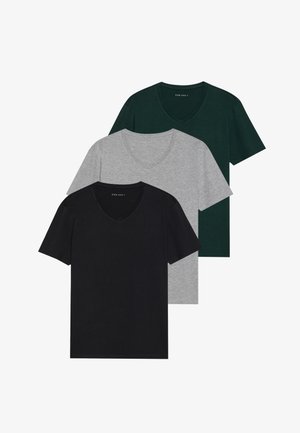 Trzy t-shirty z dekoltem w serek: czarny, szary i ciemnozielony. Każda koszulka ma krótkie rękawy i klasyczny krój, wykonana jest z miękkiego materiału.