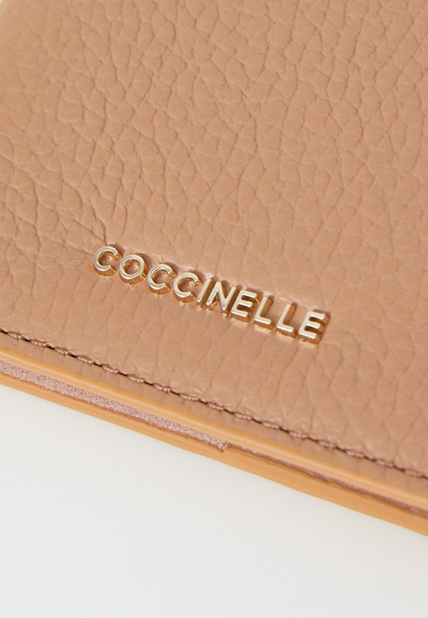 METALLIC SOFT - Passport holder - skin2