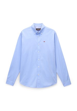 Camicia a maniche lunghe azzurro chiaro con colletto a bottoni, caratterizzata da un piccolo logo a bandiera ricamato e bottoni a contrasto su un tessuto lucido.