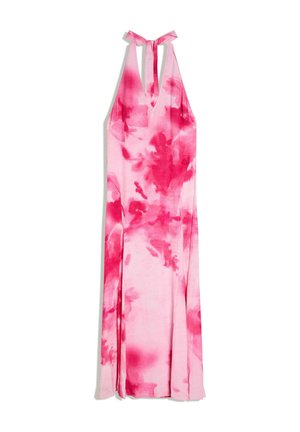 Rochie lungă cu guler halter cu model tie-dye roz și roșu, decolteu adânc în V și închidere cu fundă la spate.