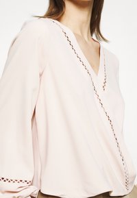 Forever New Bluse - light pink