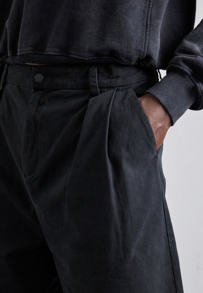 Han Kjøbenhavn WIDE LEG - Lühikesed püksid - black