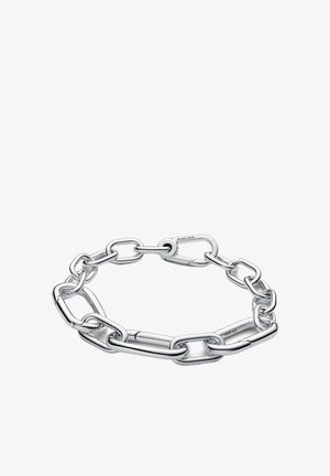 Bracciale in argento con maglie ovali e rettangolari alternate, finitura lucida, con logo del marchio inciso su una maglia.