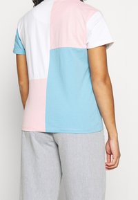 Karl Kani T-shirt med print - light blue