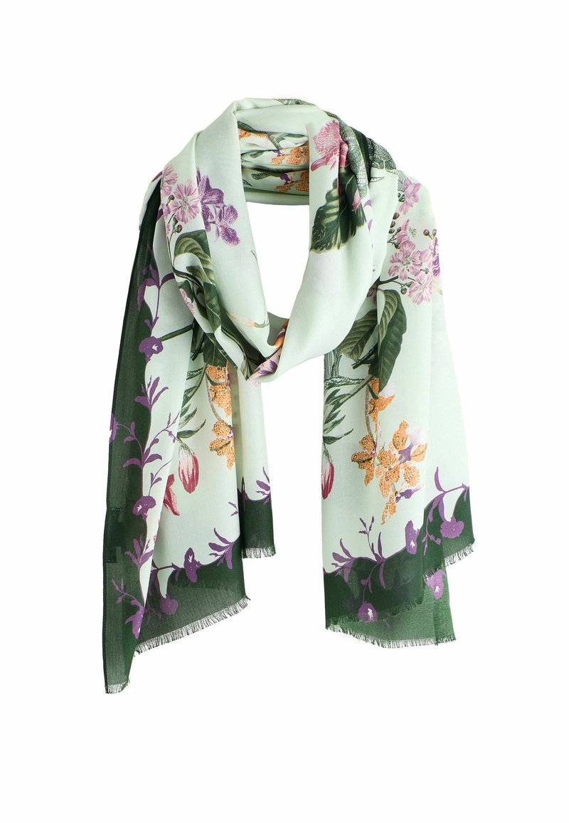 Lekki, zielony szalik w kwiaty z fioletowymi i pomarańczowymi wzorami, z frędzlami i jedwabistą teksturą.