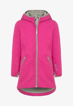 Longue veste à capuche rose avec fermeture éclair frontale, deux poches latérales zippées et doublure intérieure grise, avec le logo "Bench." sur la manche gauche.