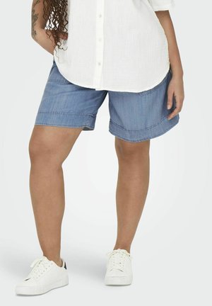 ONLY Carmakoma CARSUNDANCE HOHE TAILLE LOCKER GESCHNITTEN - Denim shorts - medium blue denim