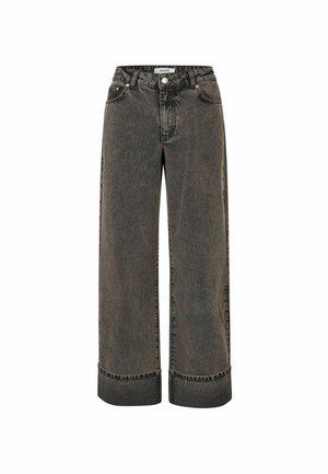 Široke traperice u tamnosivoj denimu, s visokim strukom, velikim džepovima i podvrnutim manžetama s kontrastnim šavovima.