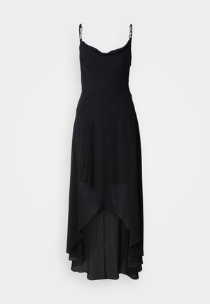 Schwarzes Abendkleid mit Cowl-Ausschnitt, verstellbaren Trägern und asymmetrischem, geschichtetem Saum. Hergestellt aus leichtem, fließendem Stoff.