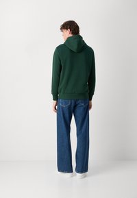 GANT TONAL SHIELD HOODIE - Mikina s kapucňou - grün
