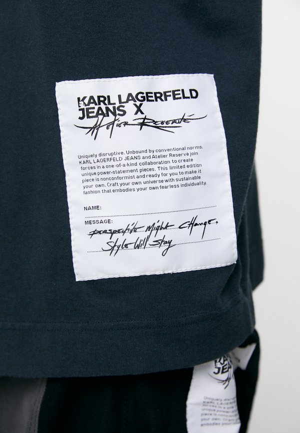 KLJ X ATELIER KARL TEE UNISEX - Print T-shirt3