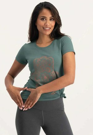 T-shirt med print - forest