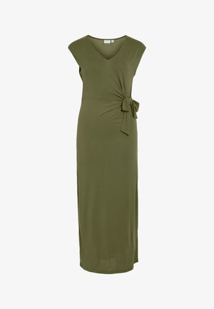Abito maxi verde oliva con scollatura a V, maniche a cappuccio, vita avvolta e dettaglio annodato sul lato, realizzato in un tessuto morbido e liscio.