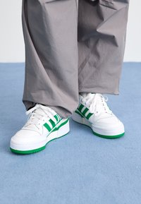 Nepasirinkta, footwear white/green/grey one