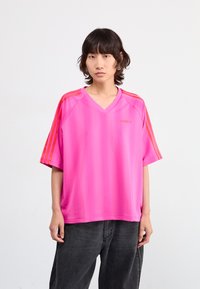 adidas Originals - LINEAR TEE - Apdrukāts T-krekls - semi lucid fuchsia Miniatūras attēls 1