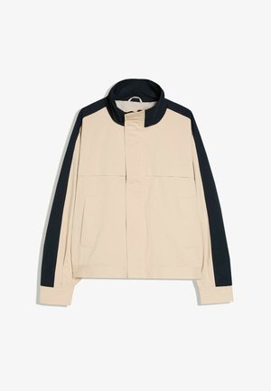 Beige og sort jakke med lange ærmer, ståkrave, forlommer samt skjult lynlås og knaplukning.