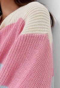 Stradivarius Sweter