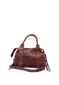 Sac à main en simili cuir rouge avec surface texturée, double poignées, bandoulière réglable, accents en matériel doré et détails de pompons sur les côtés.