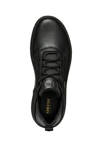 Svart lädersneaker med strukturerad mesh-överkatt, rund tå, platt snörning och logotypdetaljer inuti. Hållbar gummisula.