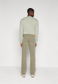 Tommy Jeans RYAN GARMENT - Tiesaus kirpimo džinsai - drab olive green