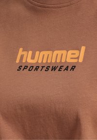 Hummel Camiseta estampada - brown