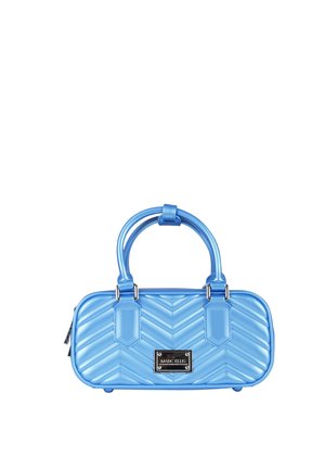 Piccola borsa a mano blu lucida con motivo a zigzag, doppi manici, ferrature argentate e una targhetta rettangolare con il logo Marc Ellis sul davanti.