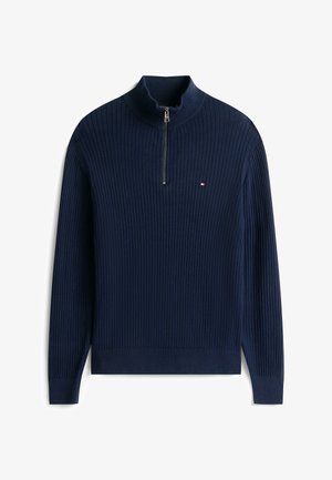 Mørkeblå ribbestrikket sweater med lange ærmer, halv-zip krave og lille rød, hvid og blå logo på brystet.