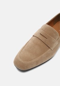 Pier One Obuća na navlačenje - beige