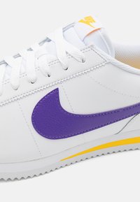 Nike Sportswear CORTEZ LEATHER - Baskets basses - white/varsity purple