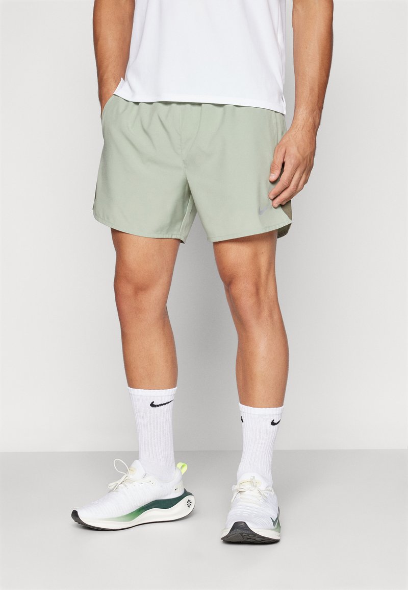 Nike Performance CHALLENGER - Športové šortky - jade horizon/medium olive/black/reflective silver