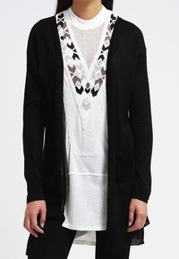 Kaffe Chaqueta de punto - black