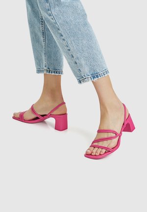 PULL&BEAR Sandales - pink