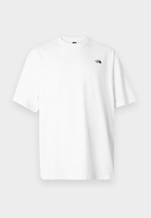 Λευκό βαμβακερό μπλουζάκι με κοντά μανίκια, σχέδιο με V λαιμόκοψη, με μικρό μαύρο λογότυπο στο επάνω αριστερό μέρος. Απαλή υφή, άνετη εφαρμογή.